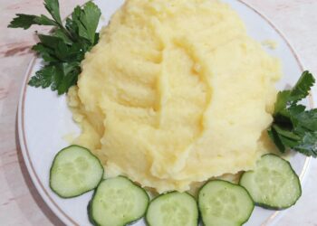 Bulvių košė puri lyg debesėlis: slaptas ingredientas dedamas pačioje pabaigoje