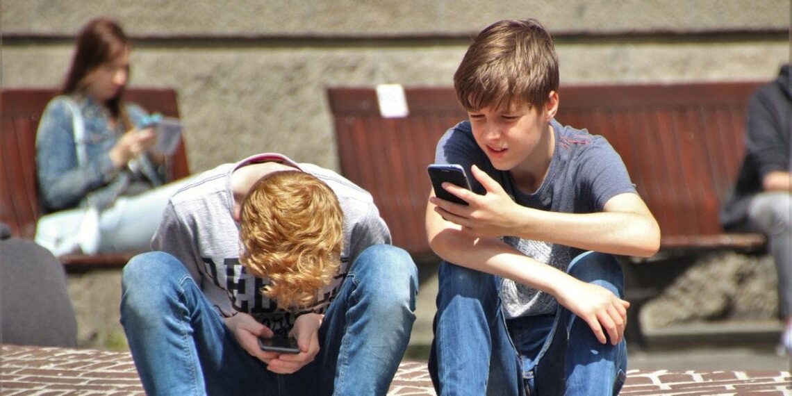 Čekijoje – radikalus siūlymas: socialiniai tinklai tik nuo 15 metų