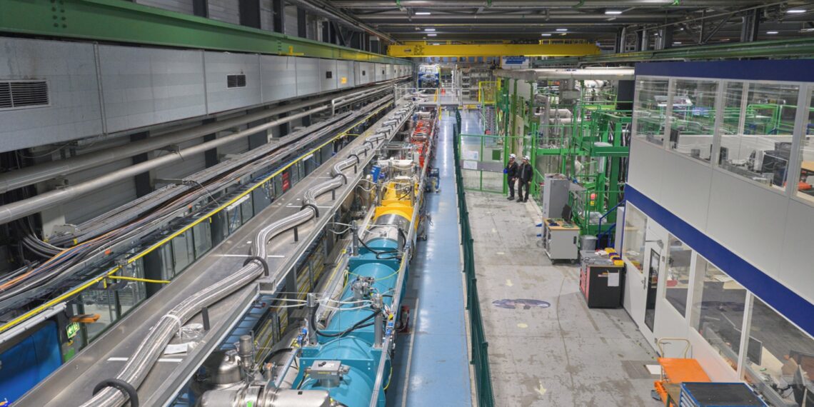 Mokslininkai sulaikę kvapą: milžiniški magnetai atšaldyti galingiausiam dalelių greitintuvo eksperimentui