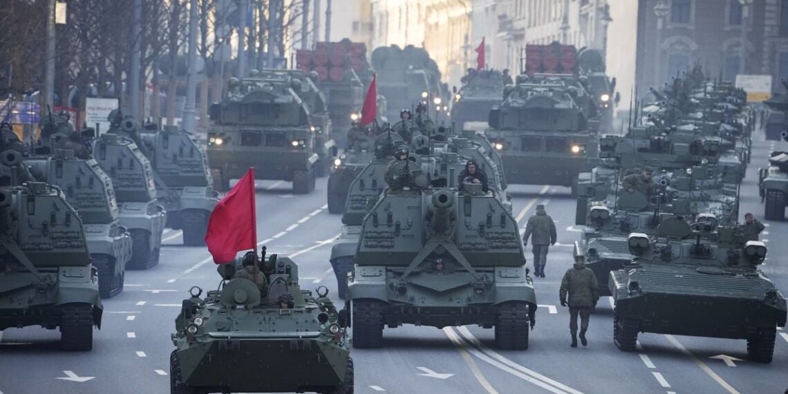 Kremlius ieško naujų karių: fronte – kaliniai, migrantai ir užsienio samdiniai