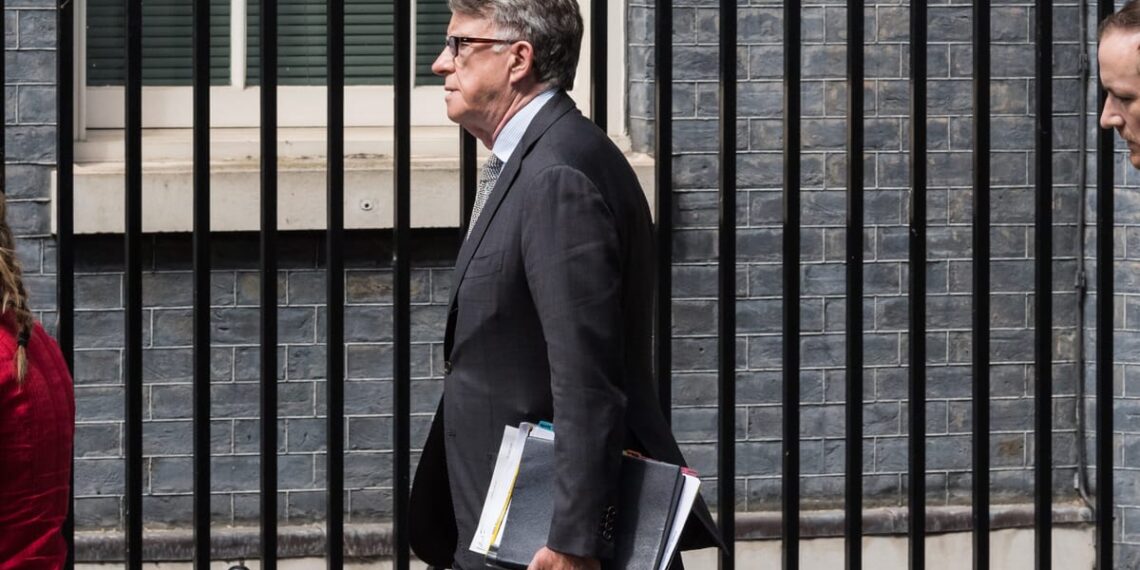 Peržengtos visos ribos? Mandelsono skandalas įstūmė JK Darbo partiją į maištą