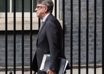 Peržengtos visos ribos? Mandelsono skandalas įstūmė JK Darbo partiją į maištą