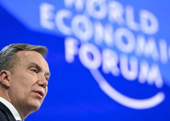 Ryšiai su Epsteinu kainavo pareigas: kas vyksta Pasaulio ekonomikos forume?