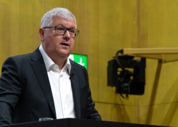 Degė viskas – net ir draudikų pažadai: ugnies siautėjimas sukrėtė visą rinką