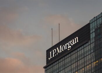 Smūgis Volstritui: ECB skyrė „J.P. Morgan“ milijoninę baudą