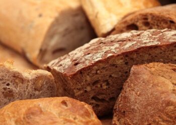 Dietologai atskleidė: 7 duonos rūšys, kurios padeda kontroliuoti cukraus kiekį kraujyje