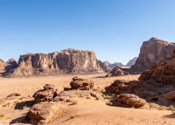 Dykumų uolose aptikti neįprasti tuneliai: mokslininkai aiškinasi jų kilmę