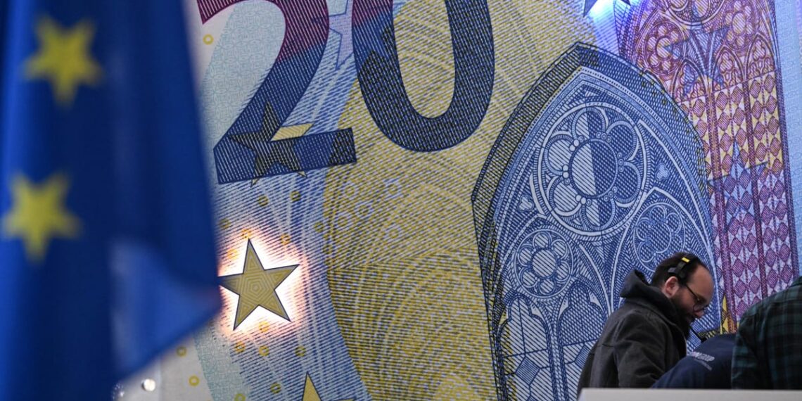 ECB paliko palūkanas, bet užkulisiuose bręsta naujas šokas: ekspertai perspėja dėl chaoso ekonomikoje