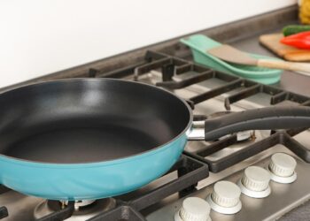 Ekspertai perspėja: šios populiarios keptuvės jus nuodija – sužinokite, ką geriau rinktis