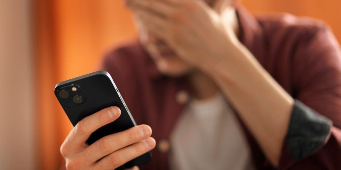 Laikote tai telefone? Ekspertai įspėja – galite prarasti pinigus