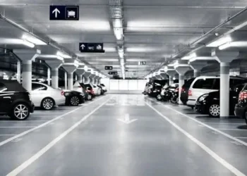 Gatvė ar požeminis parkingas? Ką iš tiesų verta rinktis miesto vairuotojams