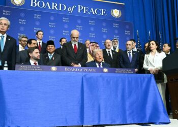 Europos Parlamente – pasipiktinimas: Komisija esą nusileidžia Trumpo iniciatyvai