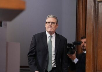 Epšteino šešėlis virš Starmerio: ar skandalas gali kainuoti jam postą?