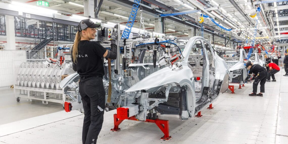 ES smūgis Teslai: naujos taisyklės panaikina milijardinius pelnus