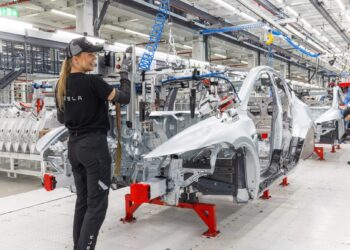 ES smūgis Teslai: naujos taisyklės panaikina milijardinius pelnus