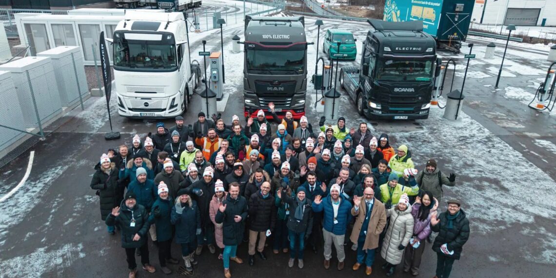 Ar tai pabaiga dyzeliniams? Elektriniai sunkvežimiai sėkmingai įkrauti net per speigą