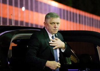 Ar Fico ultimatumą Ukrainai diktuoja Maskva? Slovakijos opozicija meta rimtus kaltinimus