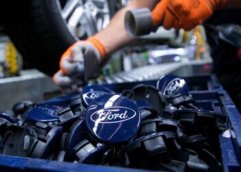 „Ford“ gerina prognozes, tačiau 2025 m. pelnui gresia muitų poveikis