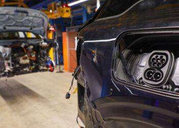 Ford ruošia šoką rinkai: pigesnis nei 30 tūkst. eurų elektromobilis su gerokai mažesne baterija