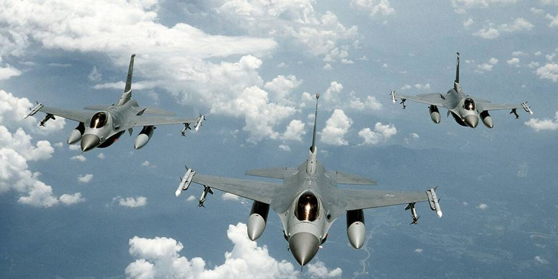 Įtampa Geltonojoje jūroje: JAV F-16 ir Kinijos naikintuvai vos nesusidūrė ore