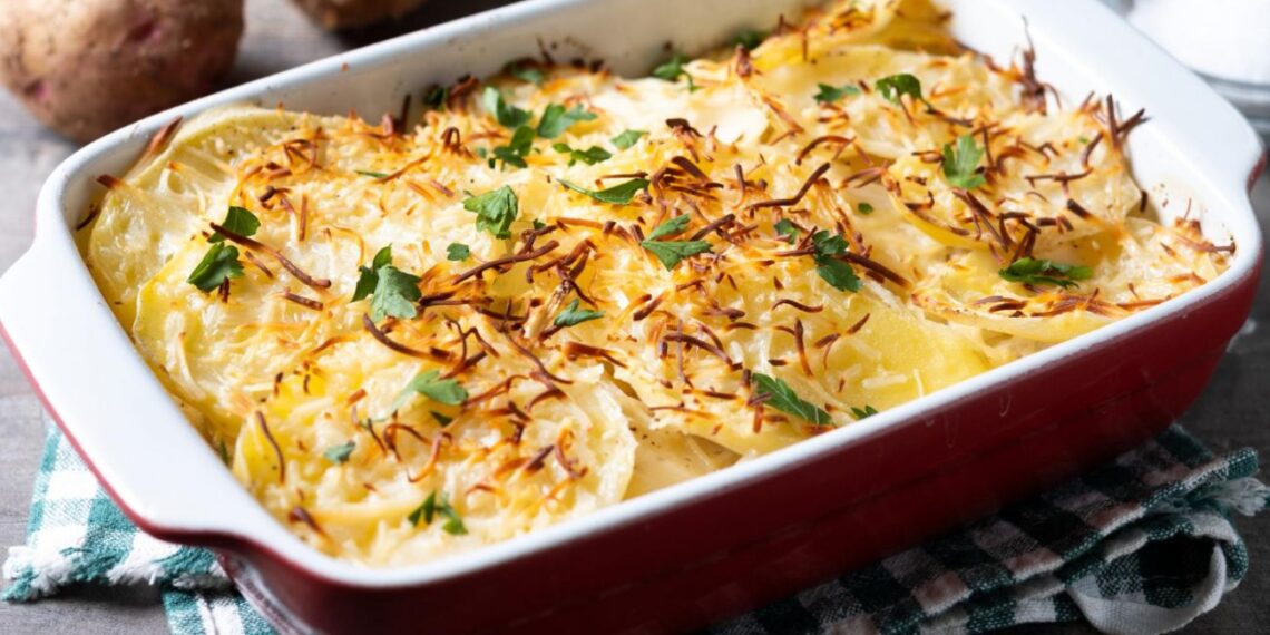 Geniali bulvių vakarienė su pienišku padažu: tinginių receptas užkariauja internetą