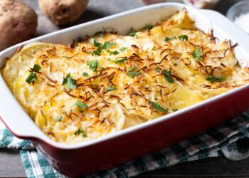 Geniali bulvių vakarienė su pienišku padažu: tinginių receptas užkariauja internetą