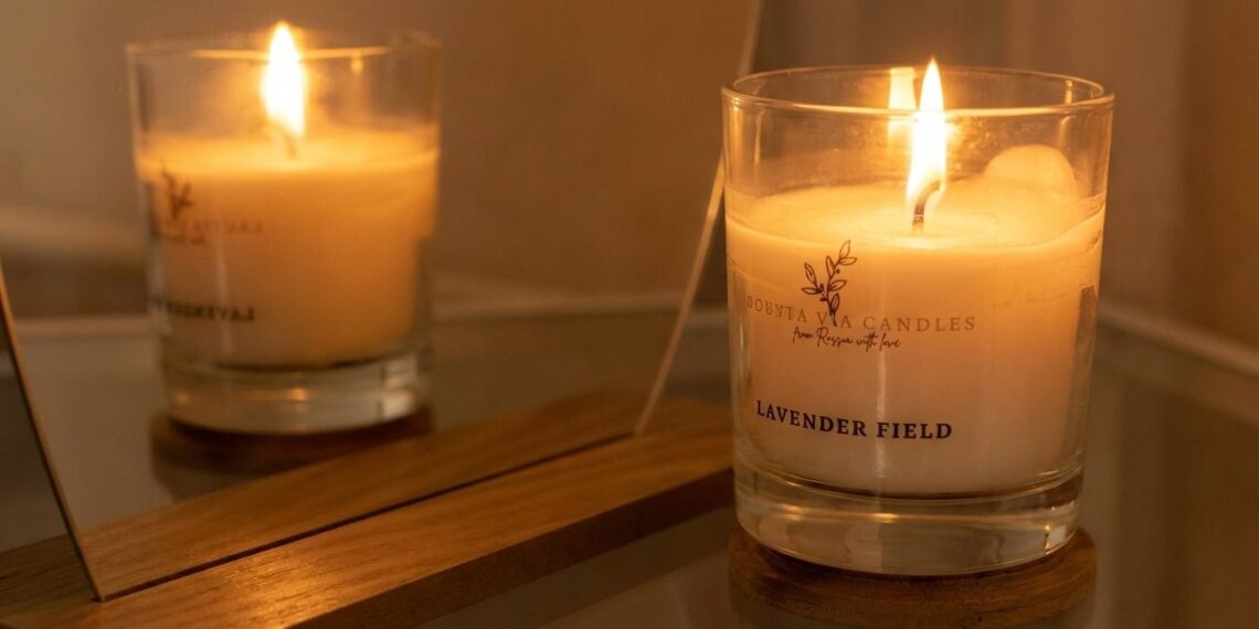 Paprastas namų triukas: pastatykite veidrodį už žvakės ir kambarys nušvis