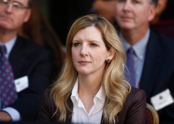 „Goldman Sachs“ sukrėtė skandalas: vyriausiasis teisininkas traukiasi dėl ryšių su J. Epsteinu