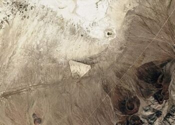 Paslaptingas objektas dykumoje: socialiniuose tinkluose – kalbos apie piramidę