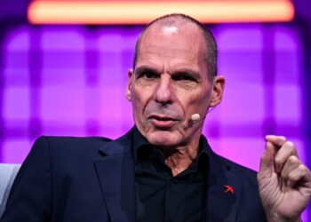 Buvęs Graikijos ministras teismo akiratyje: atgimsta 36 metų senumo istorija