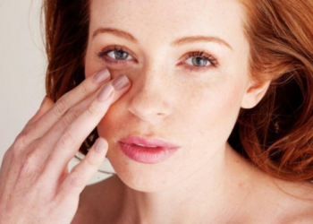 Gydytojai įspėja: staigus akių vokų trūkčiojimas gali signalizuoti apie rimtesnes sveikatos problemas