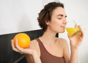 Gydytojai nustėro: gerkite apelsinų sultis būtent šiuo paros metu ir poveikis jus šokiruos