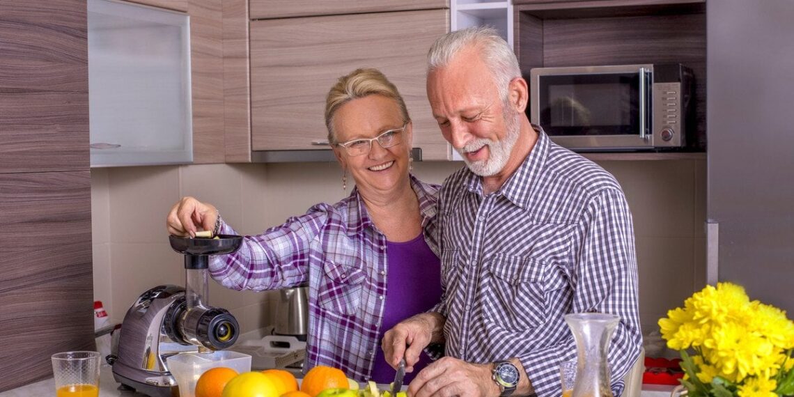 Gydytojai perspėja: 5 įpročiai po 60-ies gali smarkiai kenkti sveikatai