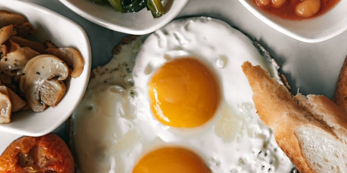 Gydytojai nustebo: šie 9 pusryčiai be kiaušinių gali būti net sveikesni už omletą