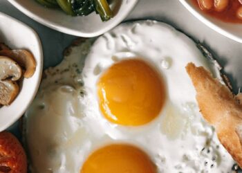 Gydytojai nustebo: šie 9 pusryčiai be kiaušinių gali būti net sveikesni už omletą