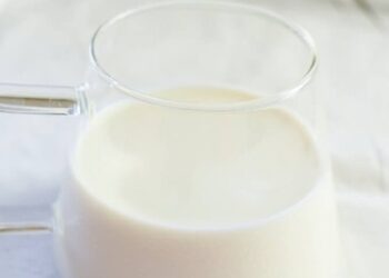 Kas nutiks, jei kas vakarą išgersite stiklinę kefyro? Gydytojai pateikė atsakymą