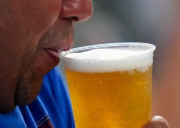 „Heineken“ planuoja atleisti iki 6 000 darbuotojų: alaus paklausa smunka