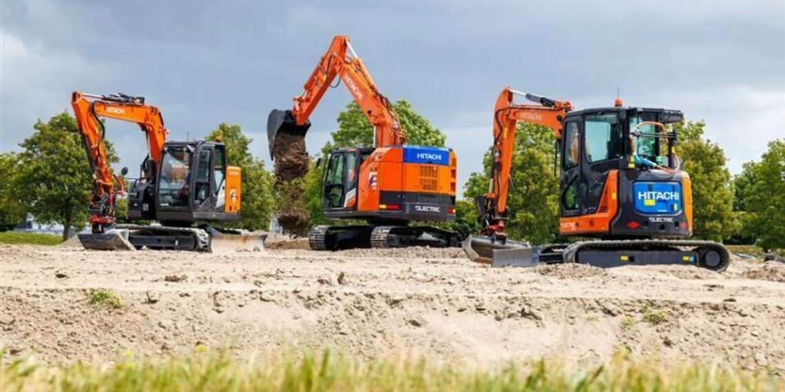 Be dyzelino ir su mažesnėmis emisijomis: „Hitachi“ pristatė elektrinį ekskavatorių