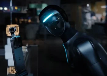 „Honor“ žengia į robotikos erą: pristatytas pirmasis humanoidinis robotas