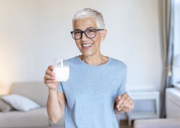 Į kefyrą įdėkite šio paprasto ingrediento ir jūsų žarnynas pradės dirbti kaip laikrodis!