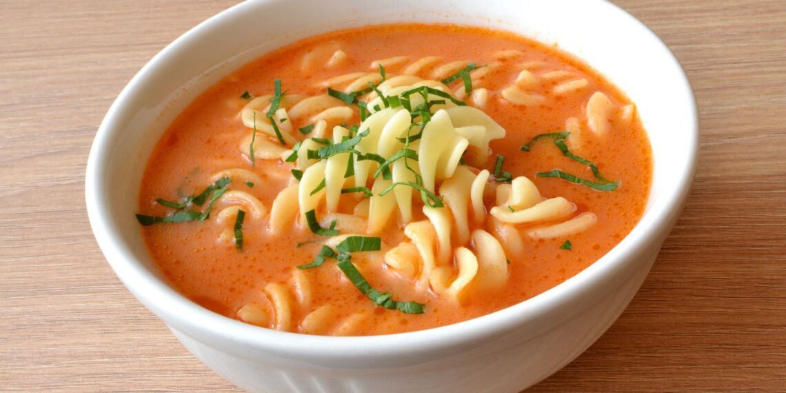 Į pomidorų sriubą įdėkite 4 šaukštus šio produkto – skonis nustebins net išrankiausius