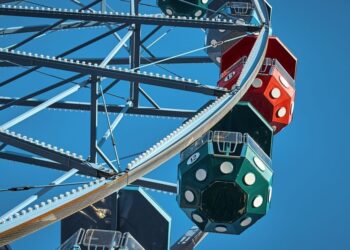 Tragedija Indijoje: mugės atrakcionas su vaikais sugriuvo, žuvo pareigūnas, 13 sužeistų