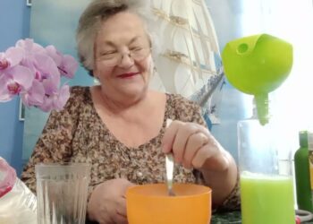 Indų ploviklio iš parduotuvės nebereikia: naminis gelis iš 4 ingredientų stebina efektyvumu