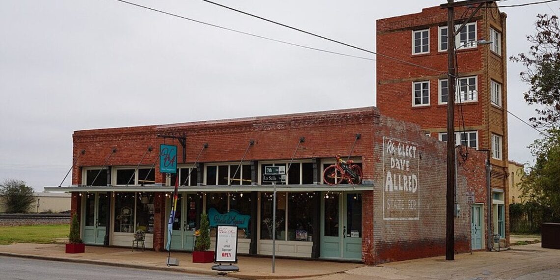 Teksase pastatytas „mažiausias pasaulyje dangoraižis“: investuotojai pasijuto apgauti