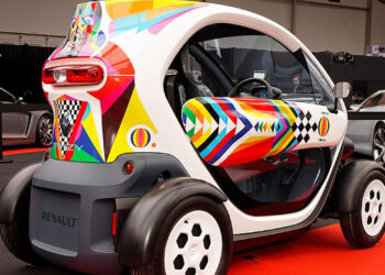 Inžinieriai prikėlė seną „Renault“: dabar jis turi 940 Nm ir kelis kartus daugiau galios