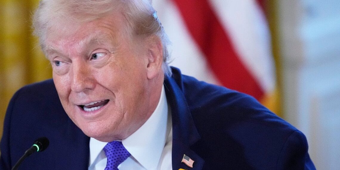 Po Aukščiausiojo Teismo sprendimo – įsiutęs Trumpas: mokesčiai gali kilti iki 15 proc.