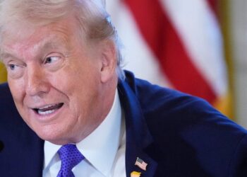 Po Aukščiausiojo Teismo sprendimo – įsiutęs Trumpas: mokesčiai gali kilti iki 15 proc.