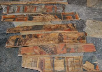 Ispanijos name aptiktas viduramžių lobis: rastos 35 paslaptingos karališkosios figūrėlės