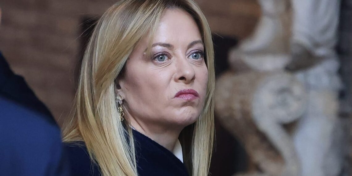 Meloni ir Macrono politinės pozicijos atskleidžia pokyčius Europos dešiniųjų stovykloje