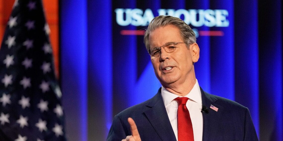 JAV finansų ministras smogia: Europa pati finansuoja Putino karą pirkdama „pigią“ rusišką naftą